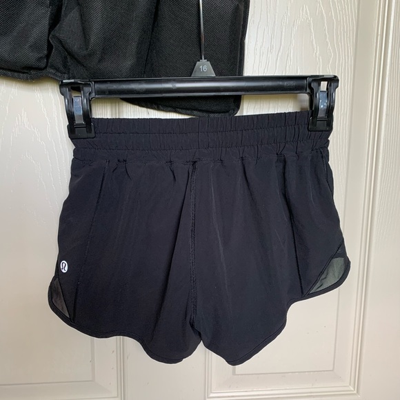 Lululemon Black Hotty Hot shorts 2.5” size 2 - Picture 1 of 3